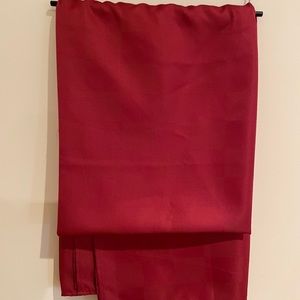 Red tablecloth with 8 matching napkins
